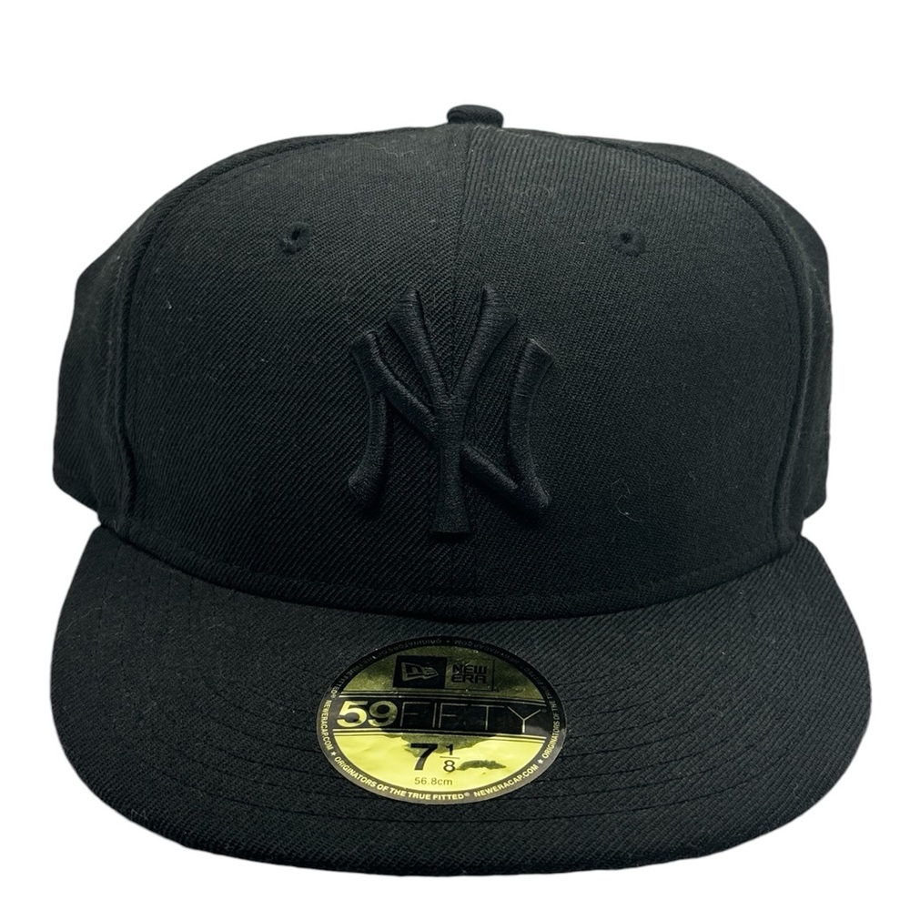 Authentic New York Yankees Black on Black New Era 59 Fifty Hat🖤